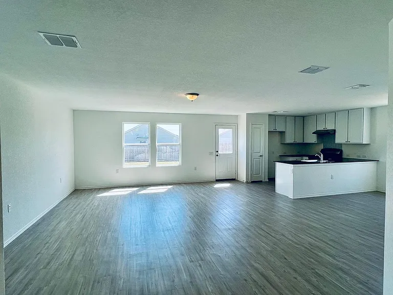 10135 Ana Hts — Photo 2