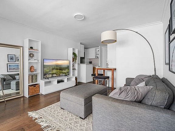 4th image of 209 E 56th St APT 10A
