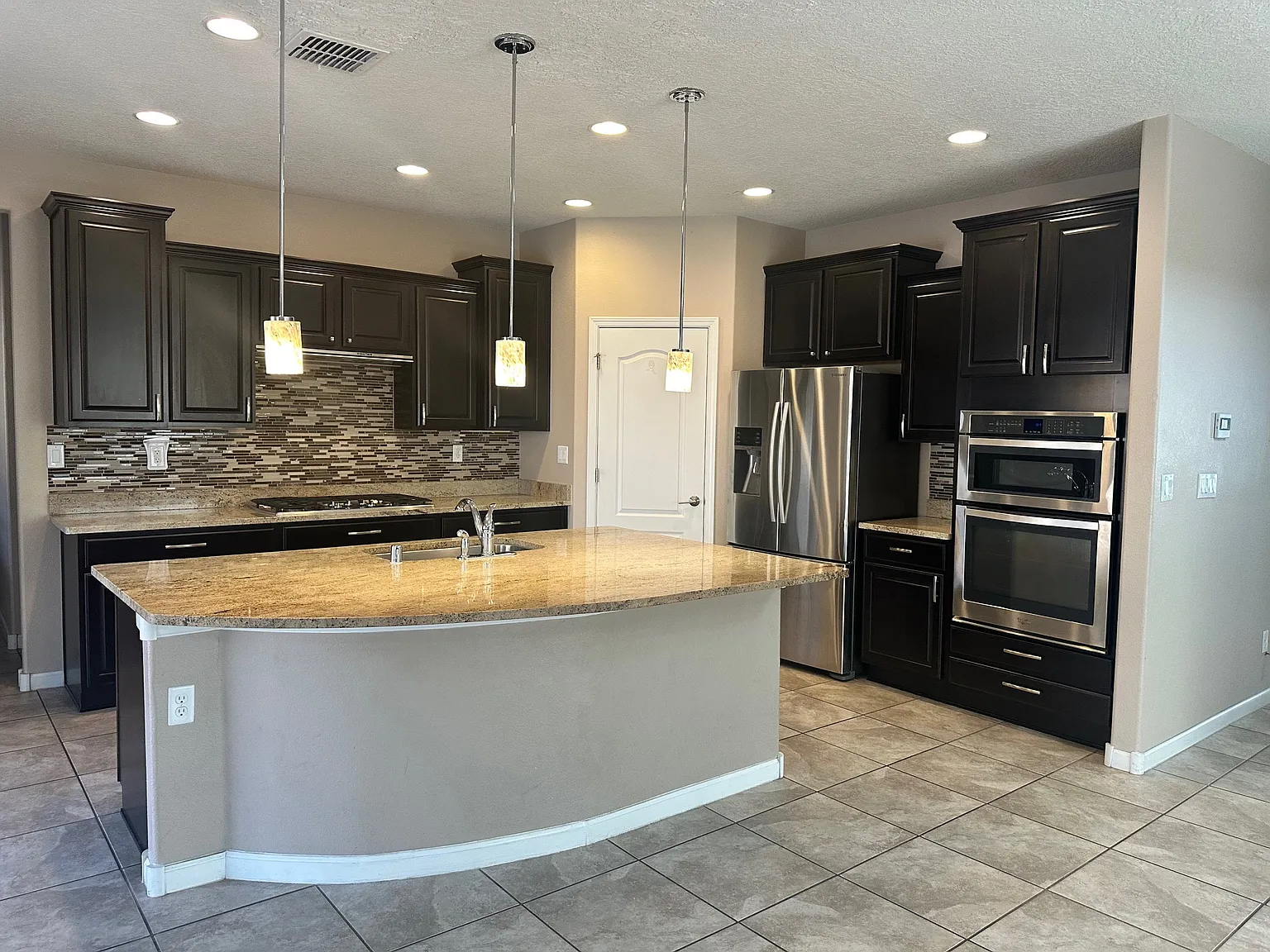 4 bed, 2551 sqft, $2,695 — Photo 2
