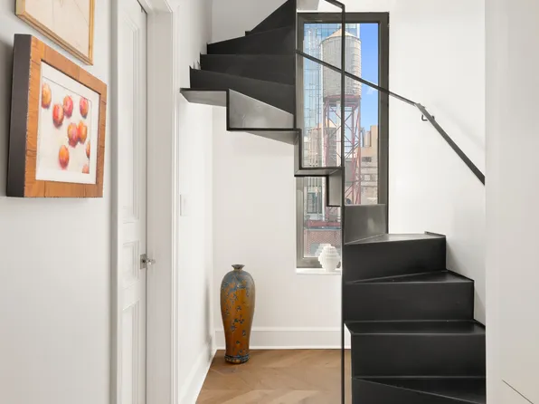 21 East 22nd Street image 6 of 10