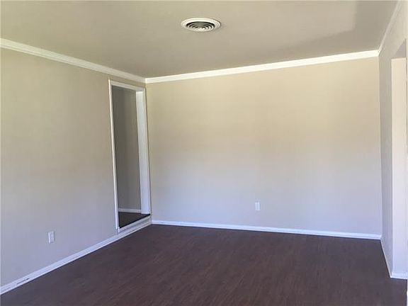 3rd image of 4713 Sandage Ave