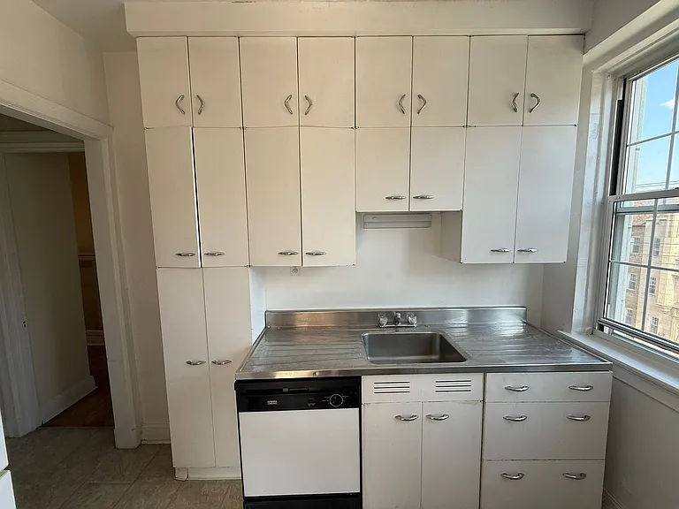 New King Edward Apartments — Photo 324
