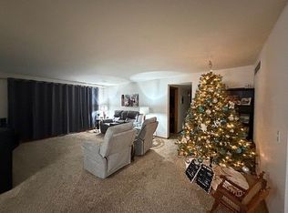 3255 Lake Ridge Dr APT A, Dubuque, IA 52003