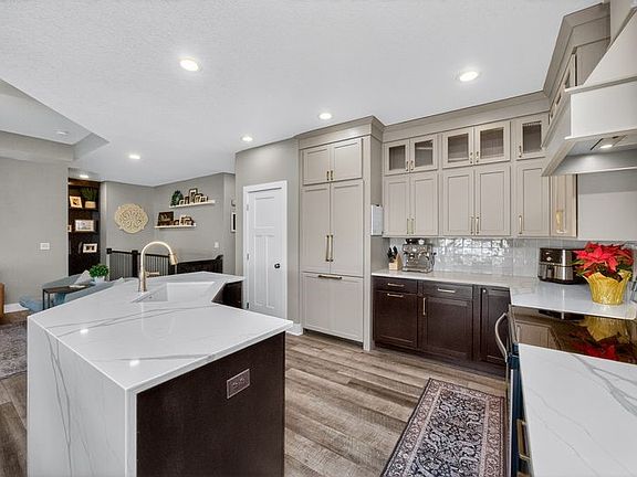 5th image of 555 NE Meridian Dr