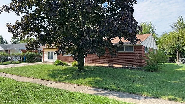 3 bed, 1.0 bath, 1350 sqft, $1,750 — Photo 2