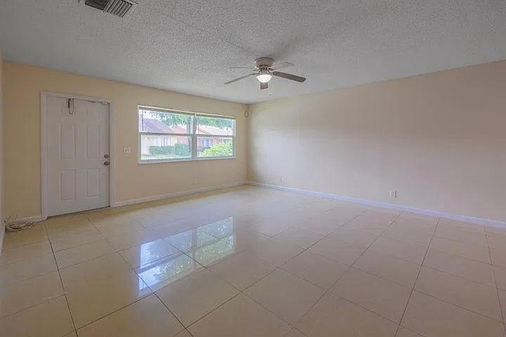 3 bed, 1312 sqft, $2,600 — Photo 3