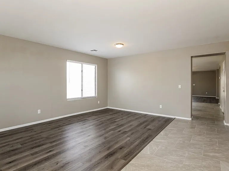 1715 W Saint Catherine Ave — Photo 3