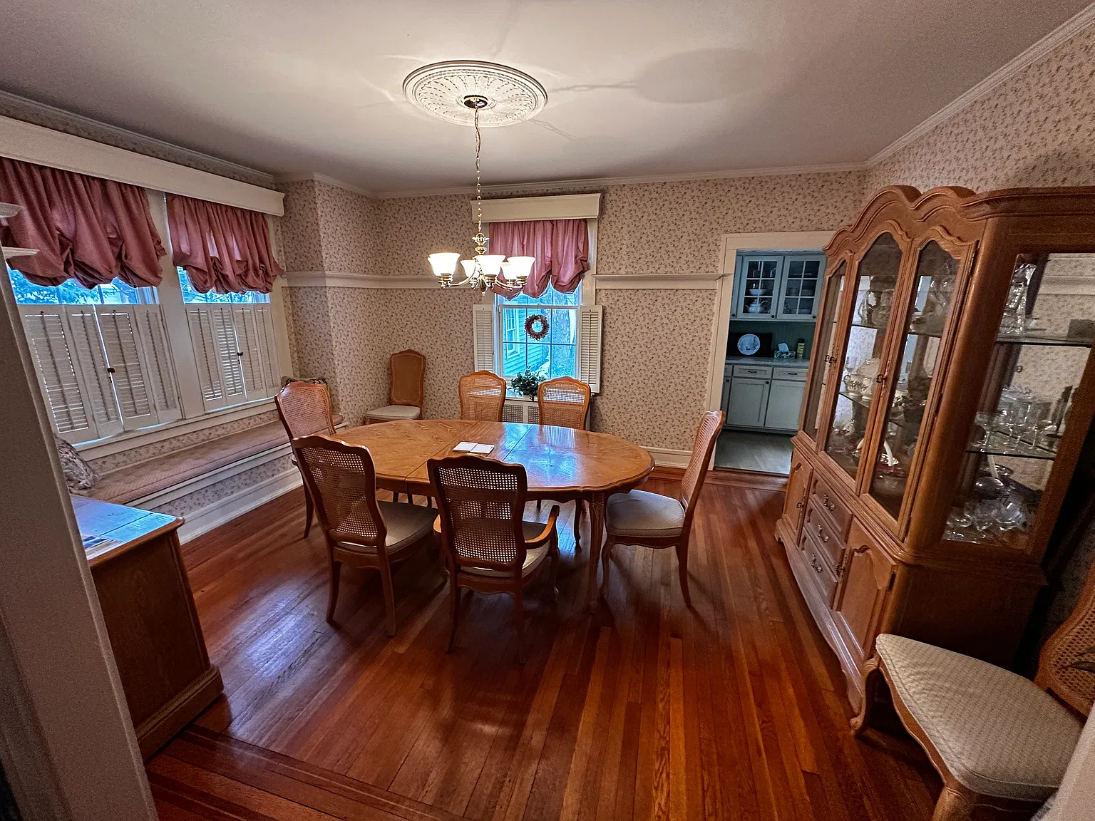 5 bed, 4.5 bath, 2800 sqft, $6,500 — Photo 3