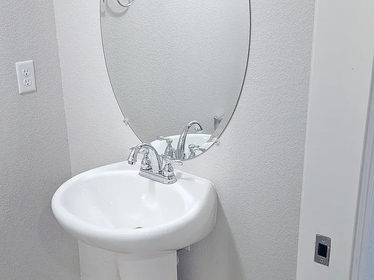 Main Level 1/2 Bath