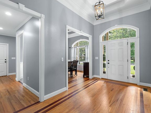 3rd image of 475 Winesap Rd
