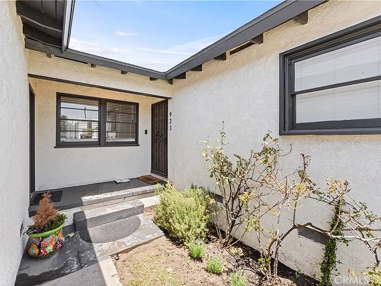 923 W Maple Ave — Photo 2