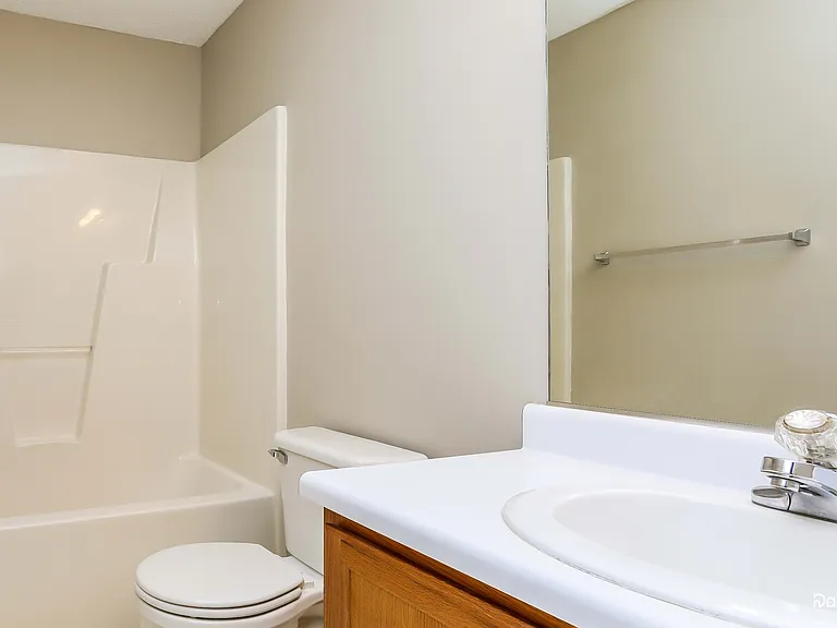 221 Breezewood Ln — Photo 13