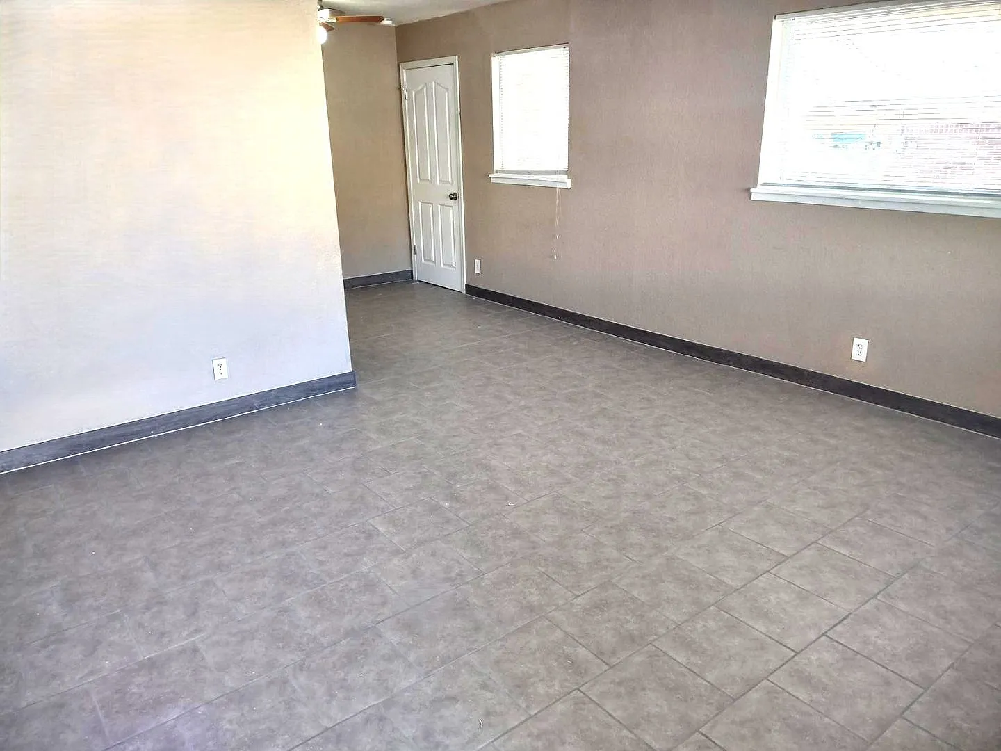 Delightful Single Level Northeast Home With Refrigerated Air Located In Quiet Neighborhood — Photo 4
