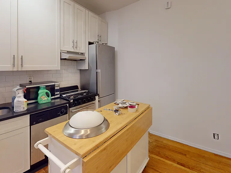 240 Waverly Pl #62 — Photo 5
