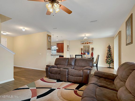 5th image of 61 Crescent Cove Ct