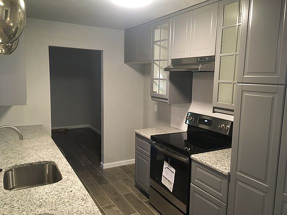 5th image of 3415 Hampshire Dr