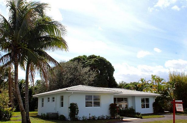 2nd image of 528 Gulf Rd