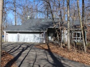 1063 Western Woods Dr, Flint, MI 48532