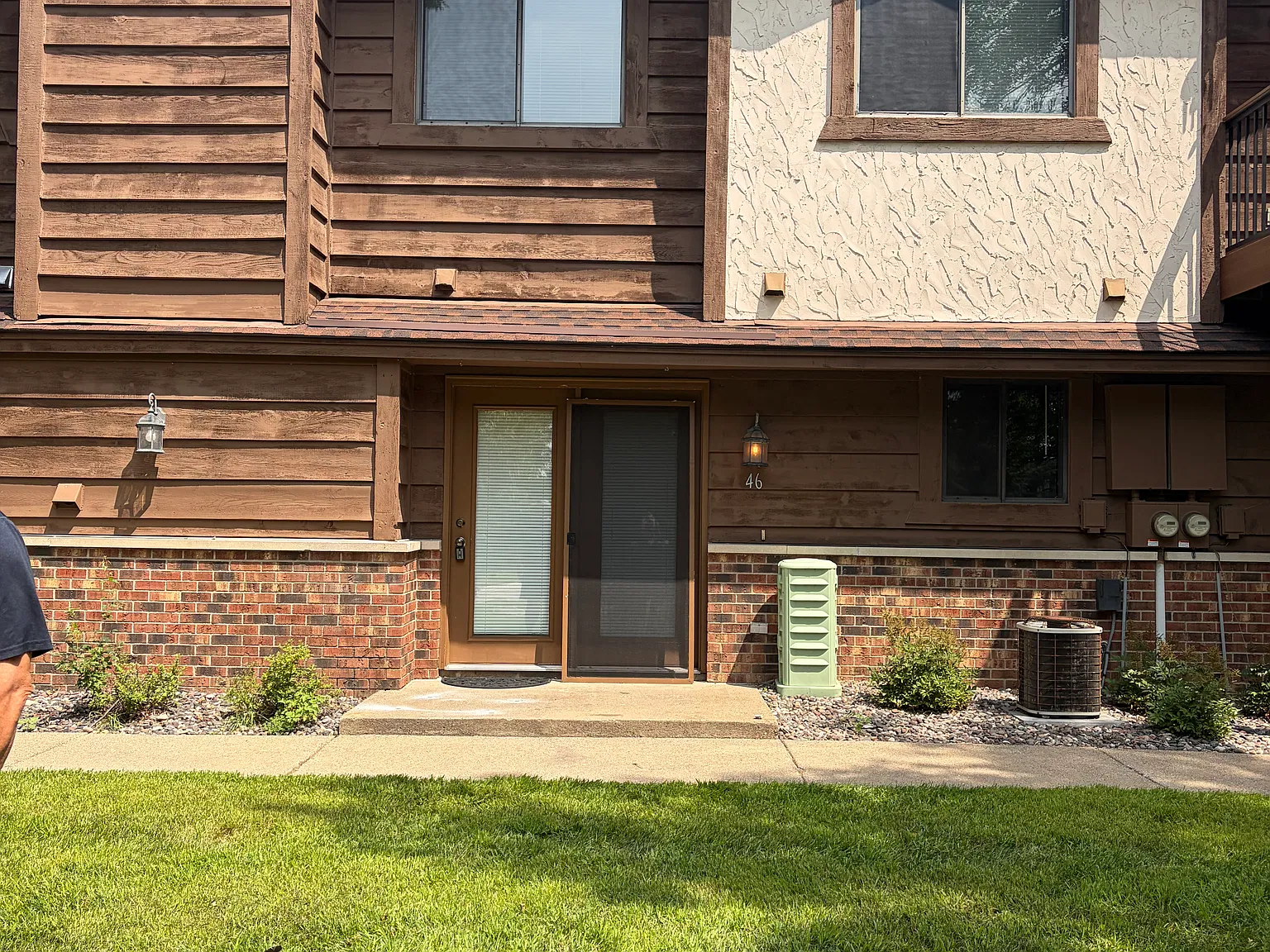 2 bed, 1.5 bath, 977 sqft, $1,750 — Photo 1