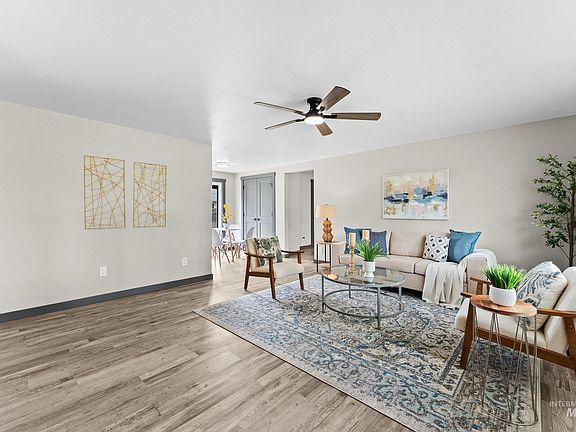 3rd image of 1114 N Dawn Dr