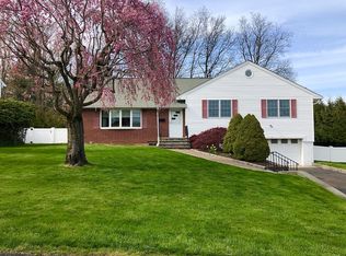 9 Clover Rd, Valhalla, NY 10595