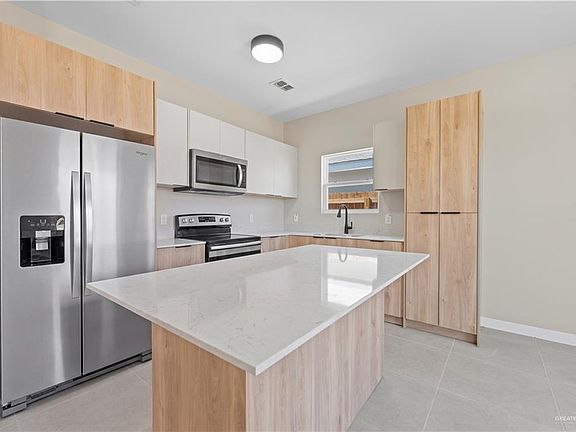 4th image of 307 W Campeche Ave #2
