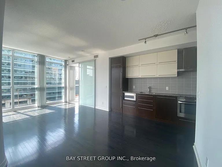 770 Bay St #1010 — Photo 4