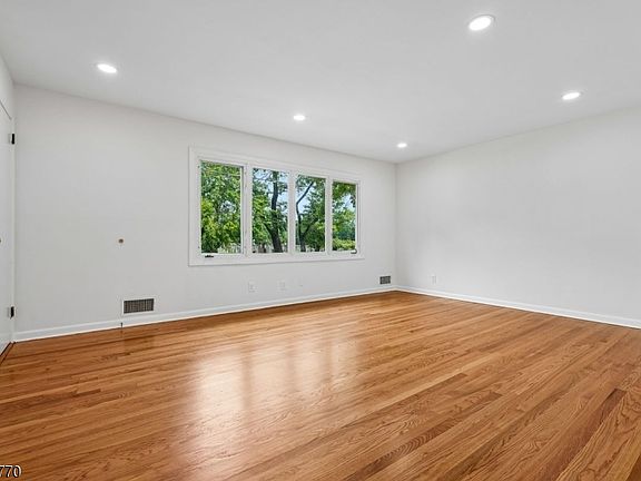 4th image of 59 Division St Floor 1
