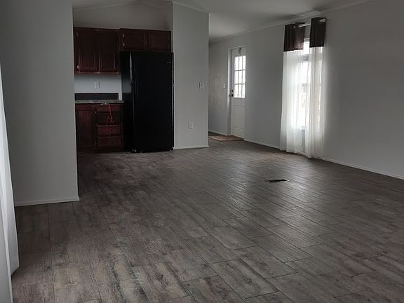Beautiful Open Concept
