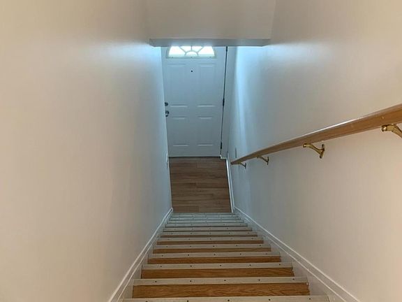 3rd image of 68 Cottage Pl Floor 2