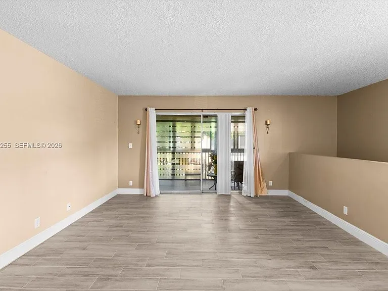 3047 N Oakland Forest Dr #204 — Photo 8