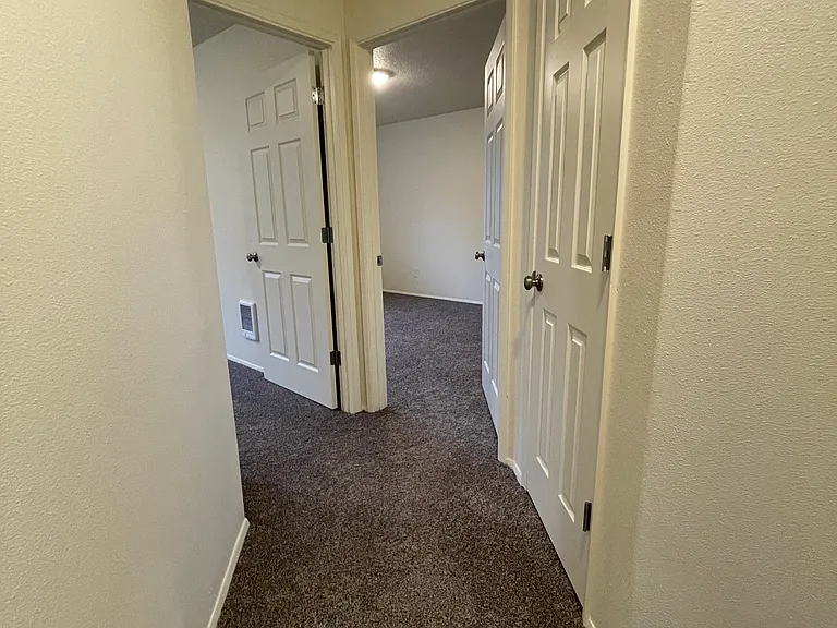 Wingsong Manor — Photo 21
