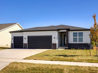 1575 NW Parkside Ln, Waukee, IA 50263