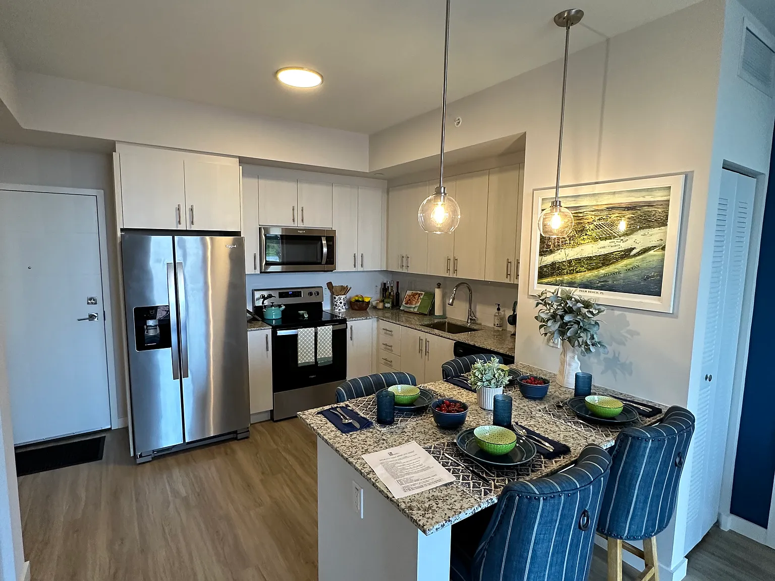2 bed, 900 sqft, $2,368 — Photo 4