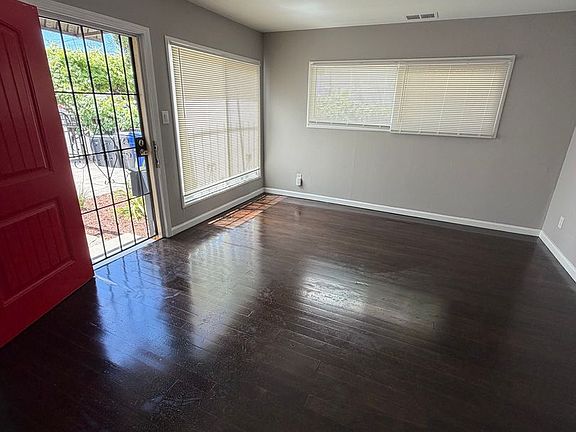 4th image of 942 57th St APT A