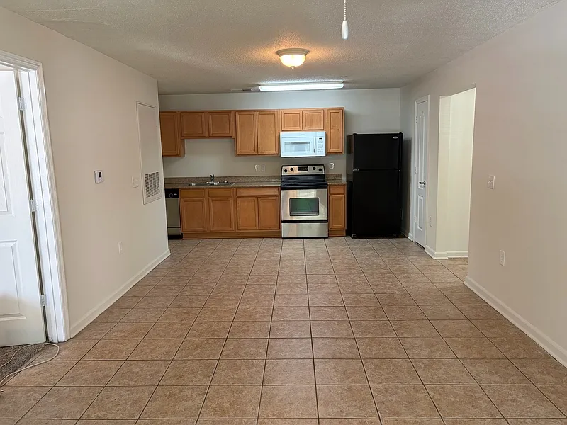 3 bed, 3.0 bath, 1264 sqft, $1,200 — Photo 3