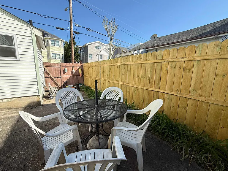 135 N Avolyn Ave #SEPTEMBER — Photo 18