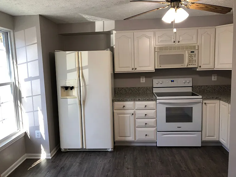 1818 Chester Way — Photo 4