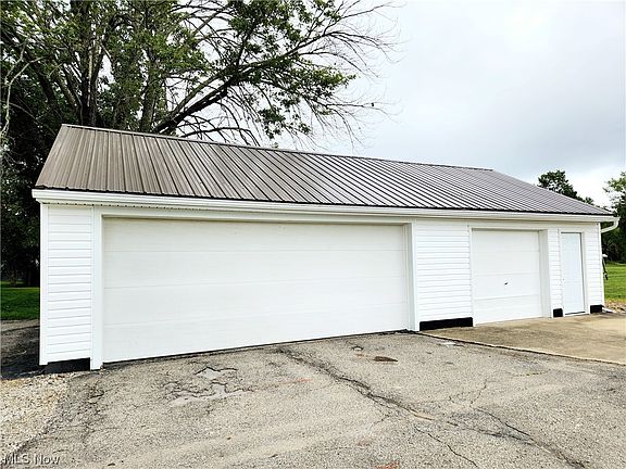 5th image of 6806 Mahoning Ave NW