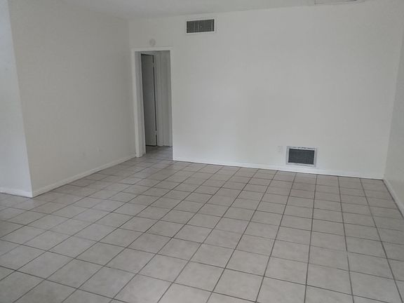 4th image of 1315 SE Silver Springs Pl APT 7