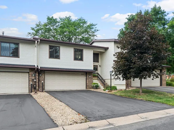 5757 Hyland Courts Dr, Bloomington, MN 55437
