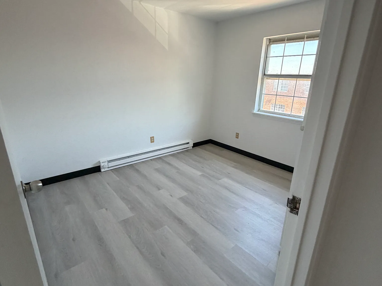 3 bed, 1200 sqft, $2,400 — Photo 4