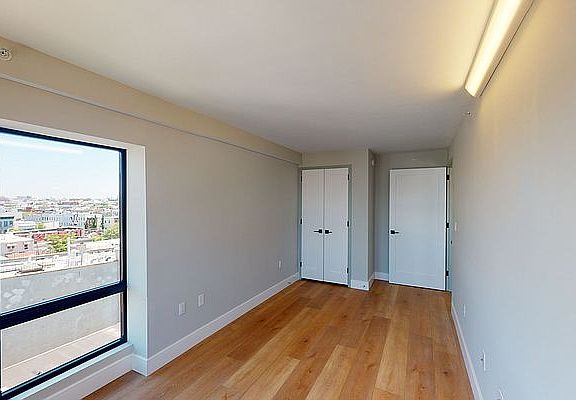 4th image of 118 Suydam St #601