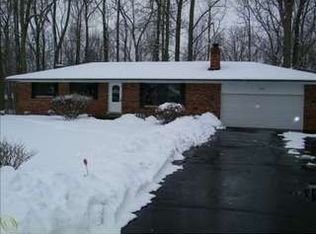 901 Wadsworth Dr, Waterford, MI 48328