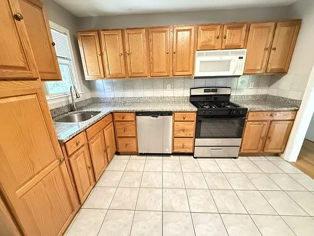 74 Village Ln — Photo 3
