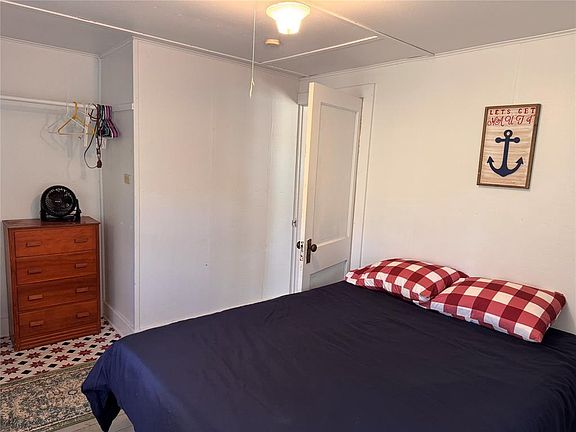 4th image of 985 25 1/16 Street #1