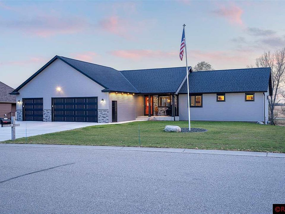 1st image of 256 Oak Dr
