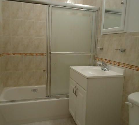 5th image of 2526 44th St APT C5