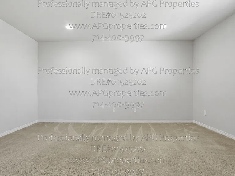 139 Thompson Ave — Photo 31