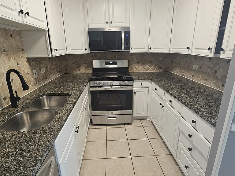 2201 S Highland Ave #4L — Photo 4